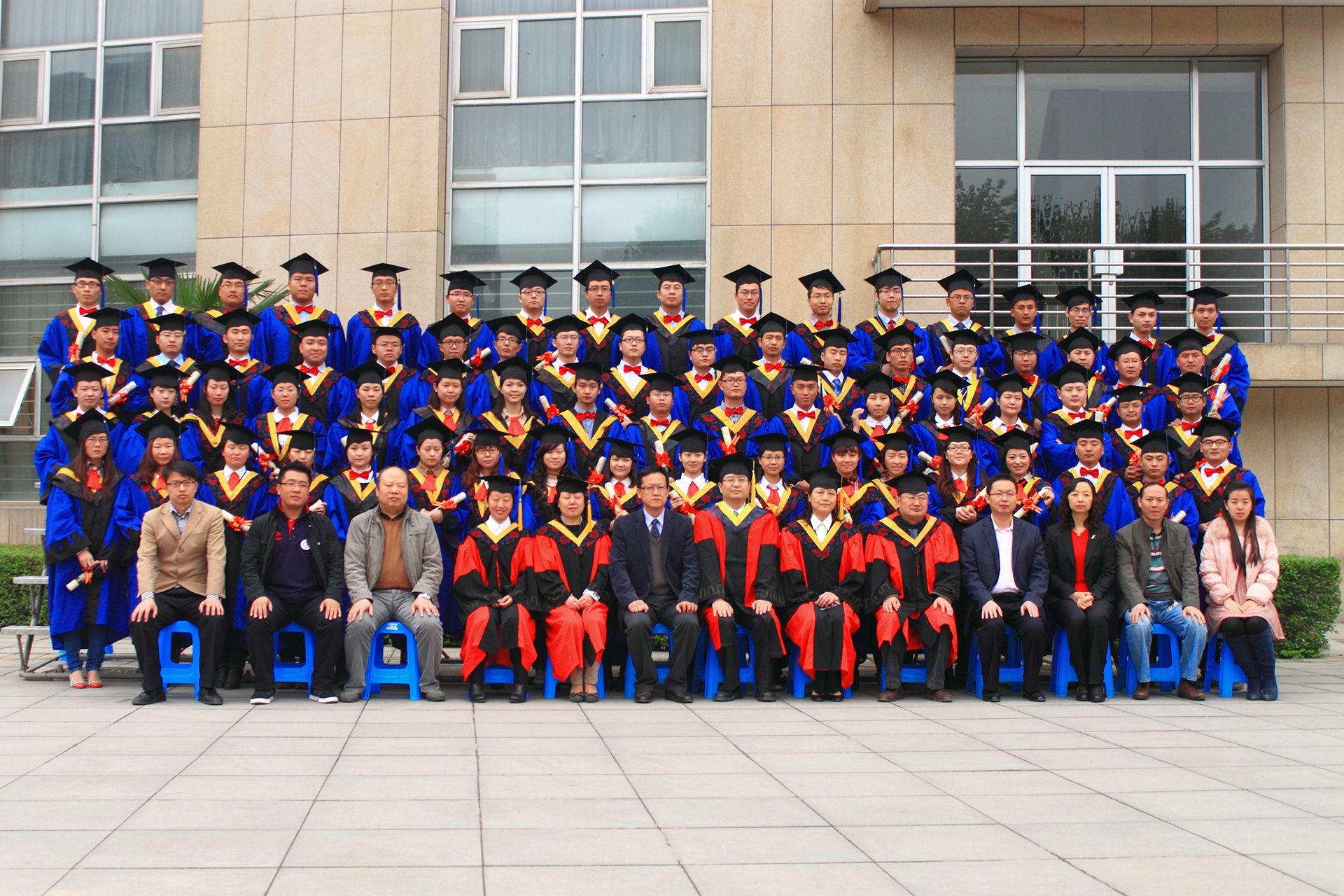 中国P站
2013届研究生毕业合影