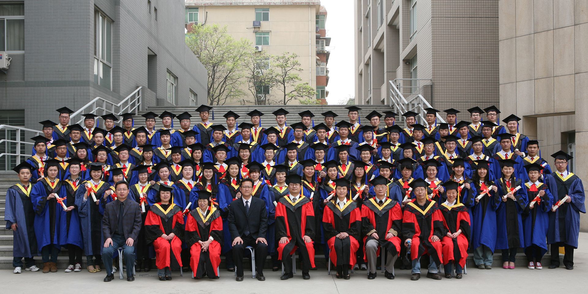 中国P站
2011届研究生毕业合影
